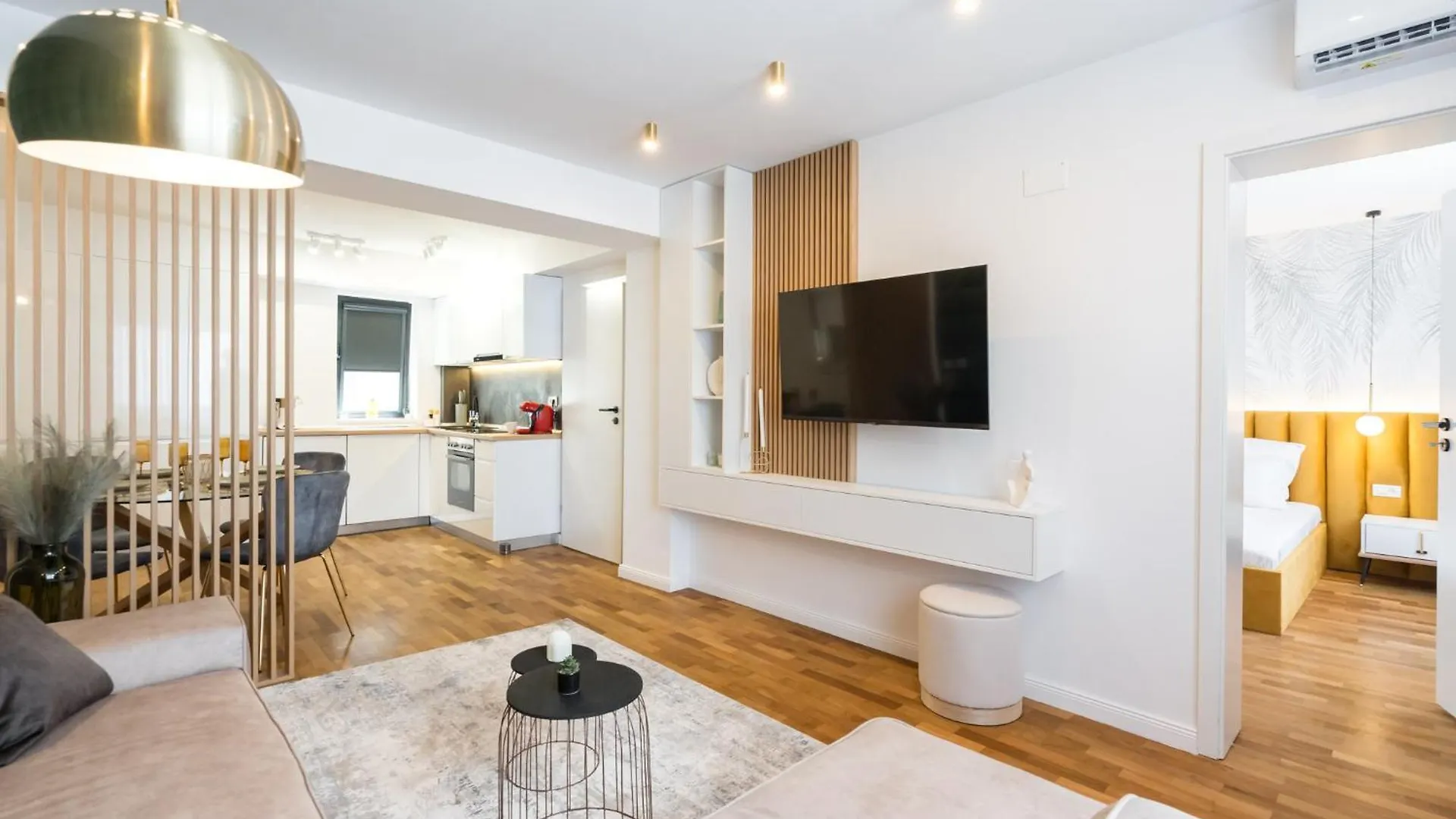 The Artist Center Apartment Bucharest