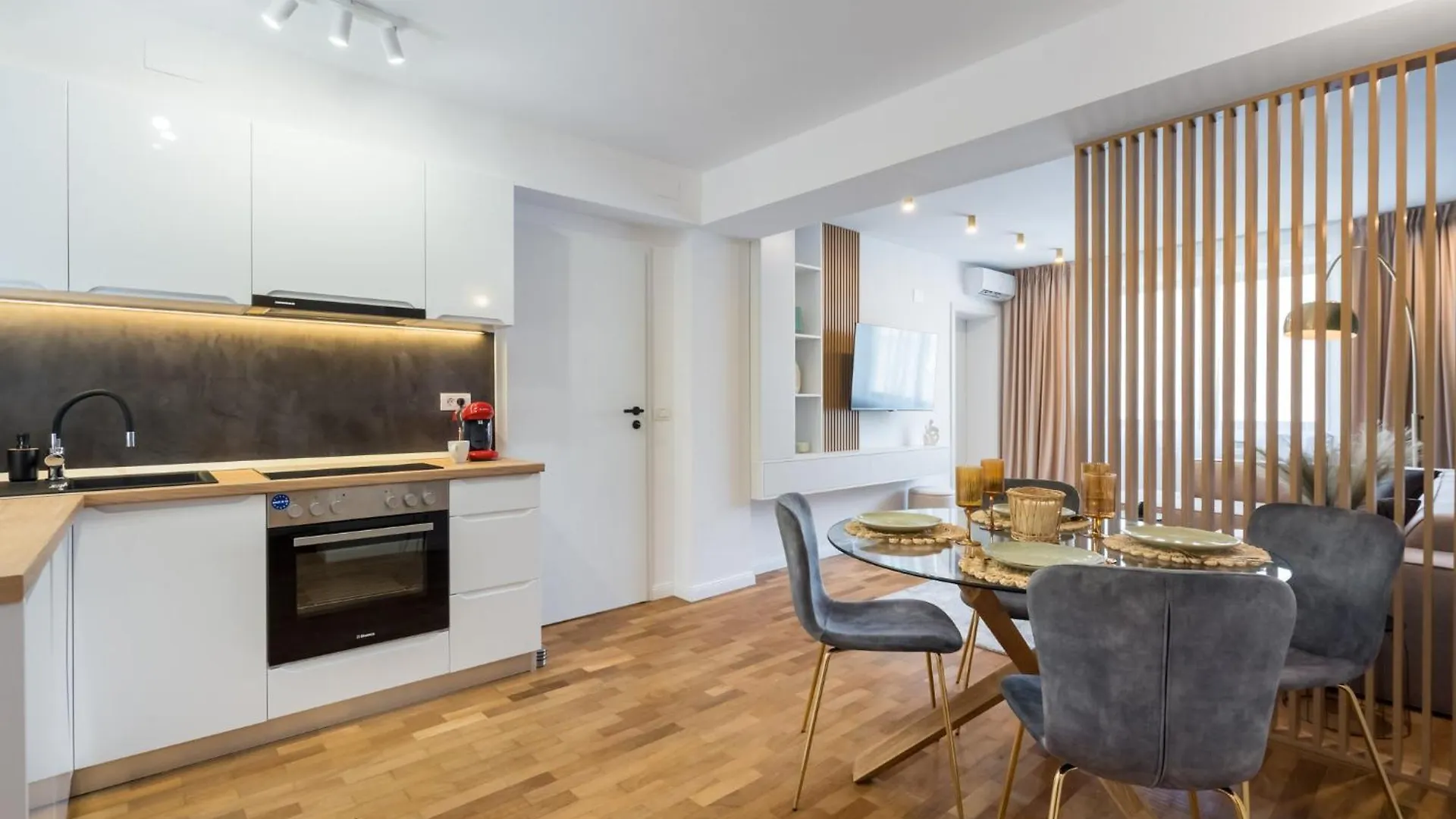 The Artist Center Apartment Bucharest Romania