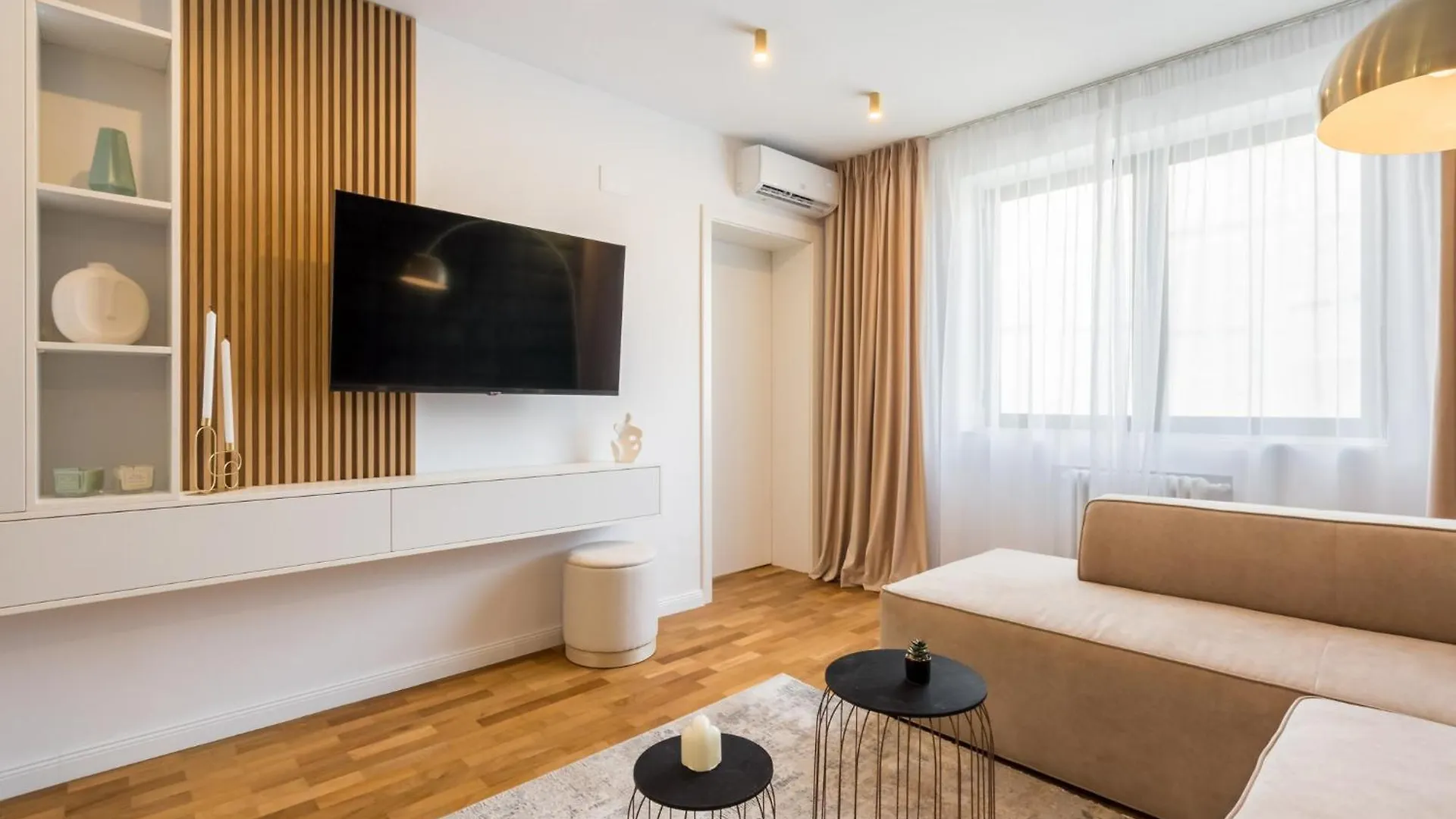 The Artist Center Apartment Bucharest